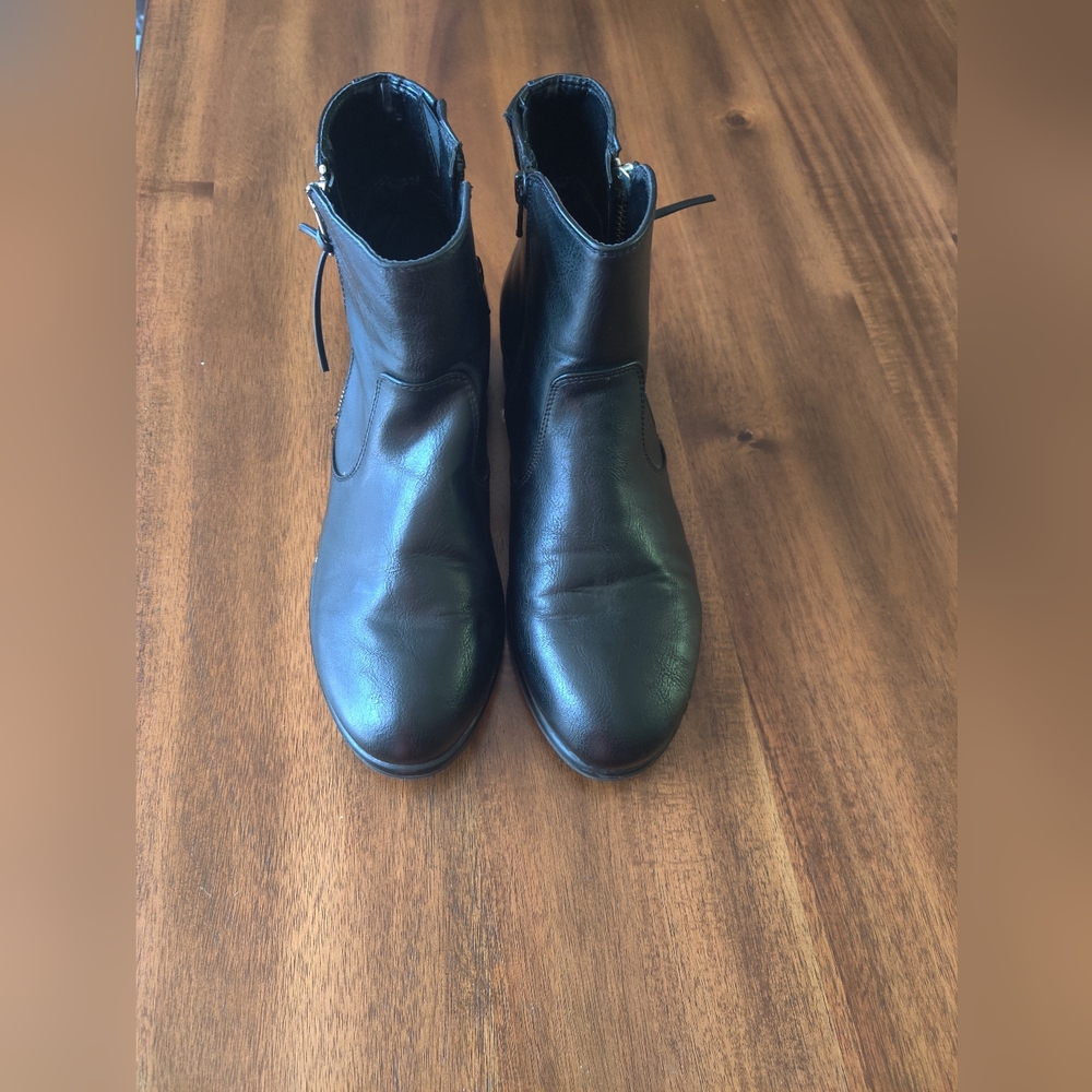 White Mountain Black Leather Ankle Boots